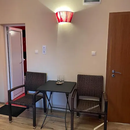 Elegance Πανσιόν 2*